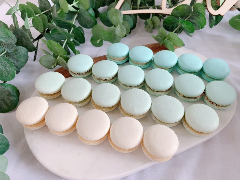 blue ombre macarons